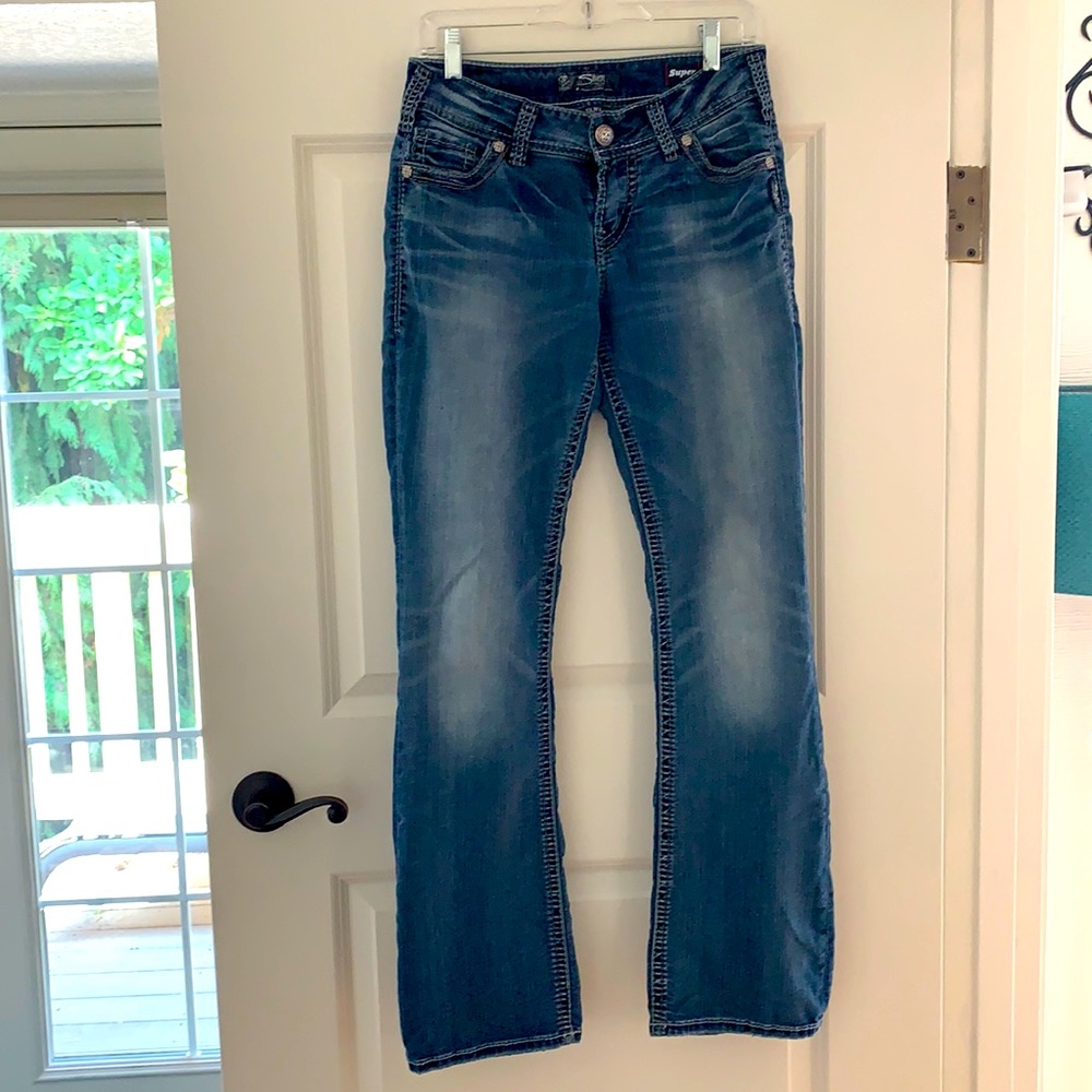 Silver jeans. Suki mid boot cut. Size 29 L 33.